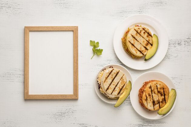 平面框架模型和美味的三明治平放平面视图饮食