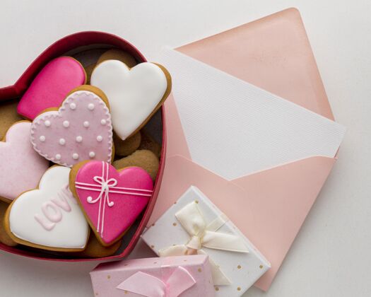 美丽平铺情人节饼干与模拟信可爱浪漫14日