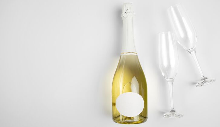 庆祝带模型的香槟瓶酒精新年前夜新年