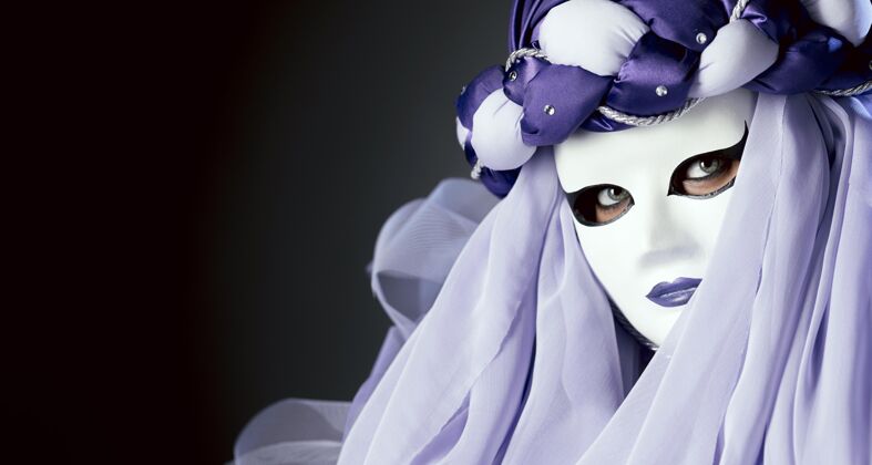 女人戴着狂欢节面具的神秘女子特写镜头优雅嘉年华面具面具